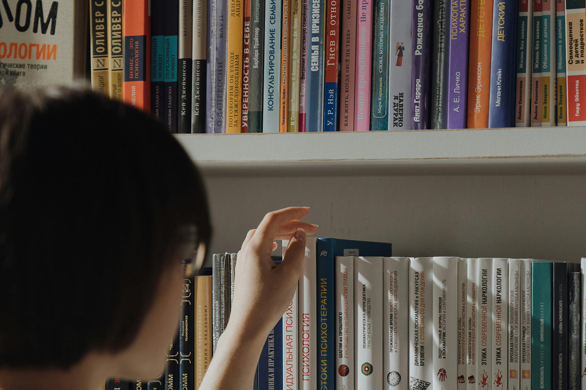 Biblioterapi: Kitapların Şifalı Gücü ile Ruhsal Dönüşüm